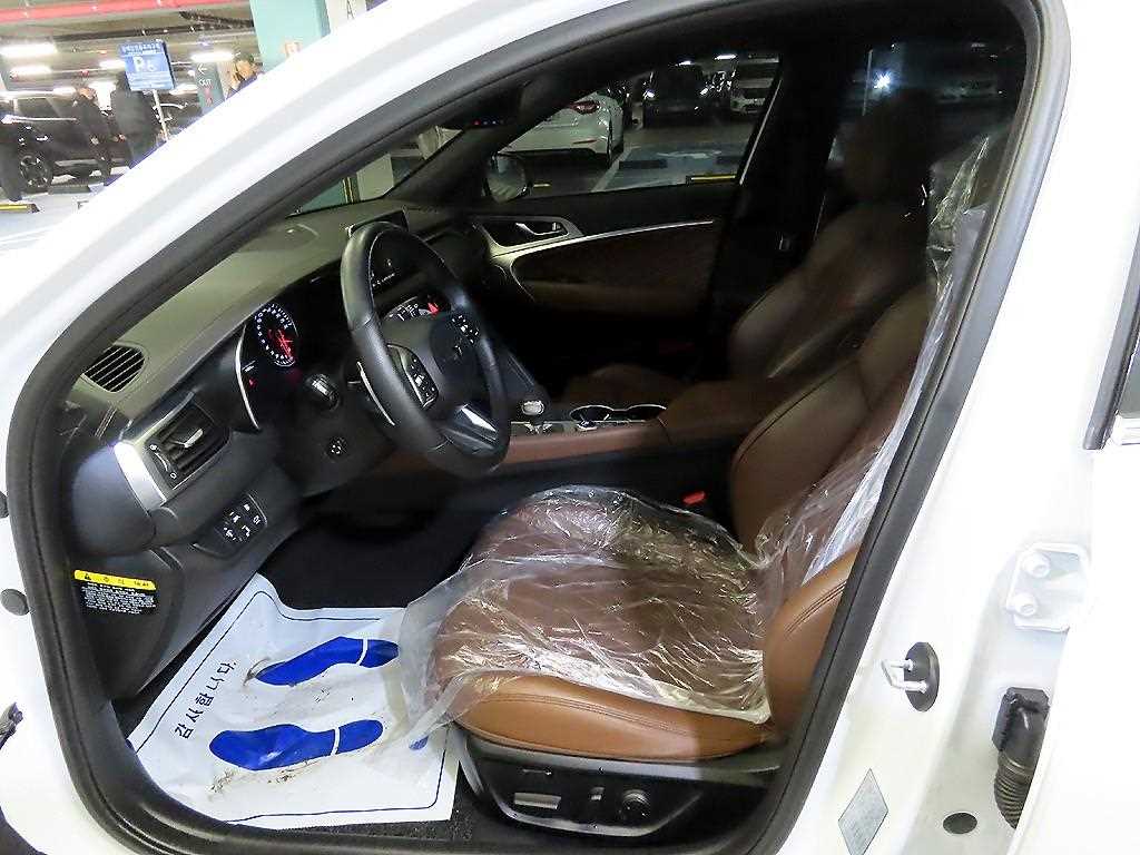 Genesis G70 - Vista 6