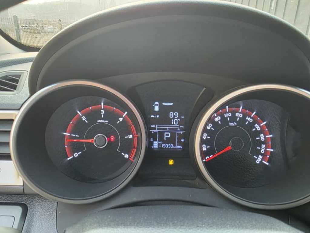 Ssangyong Tivoli - Vista 12