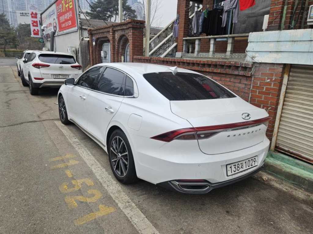 HYUNDAI Grandeur - Vista 5