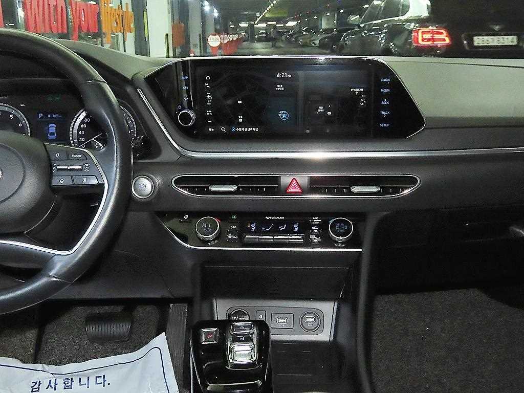 HYUNDAI Sonata - Vista 11