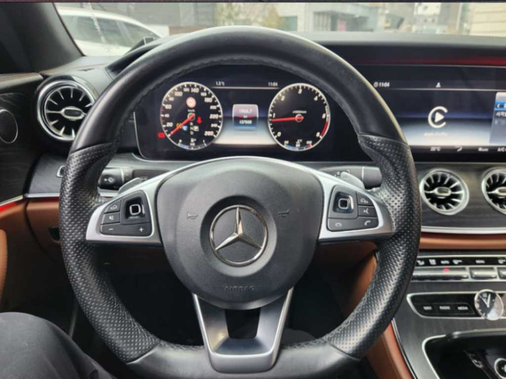 Mercedes Benz E class - Vista 5