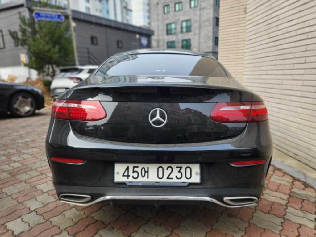 Mercedes Benz E class - Vista 4