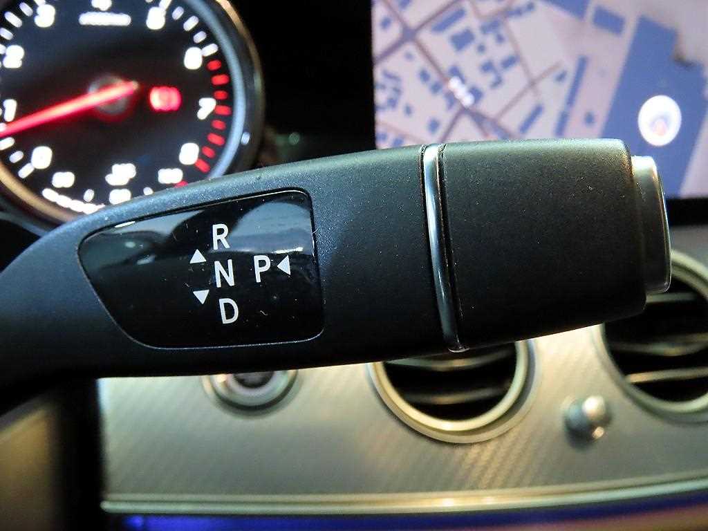 Mercedes Benz E class - Vista 12