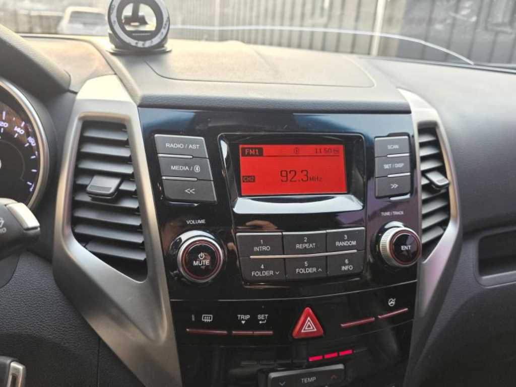 Ssangyong Tivoli 2017 Blanco - Importación desde Corea - HF Imports Iquique - Foto 13