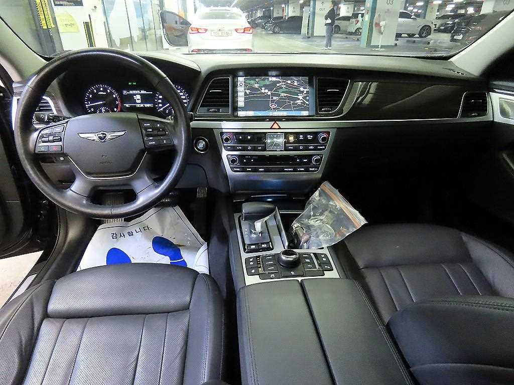 Genesis G80 - Vista 10