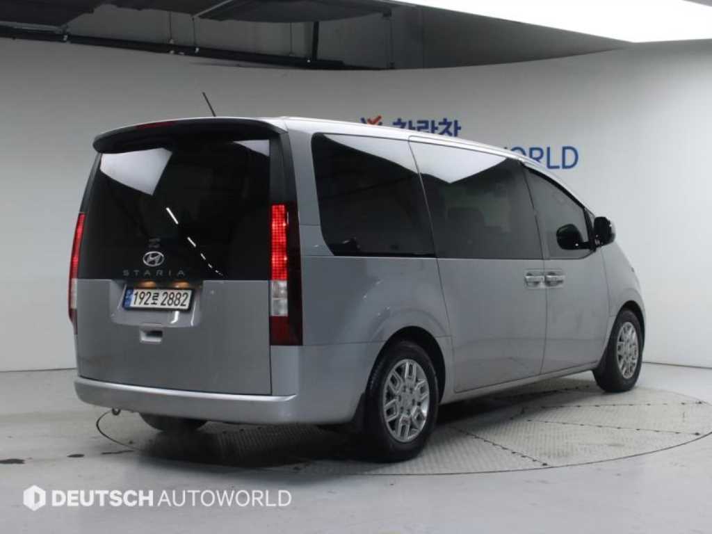 HYUNDAI Staria - Vista 2