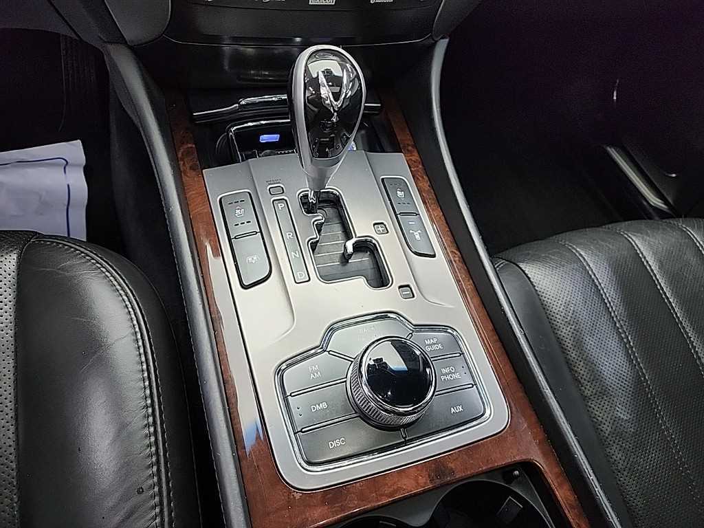 HYUNDAI Equus - Vista 8