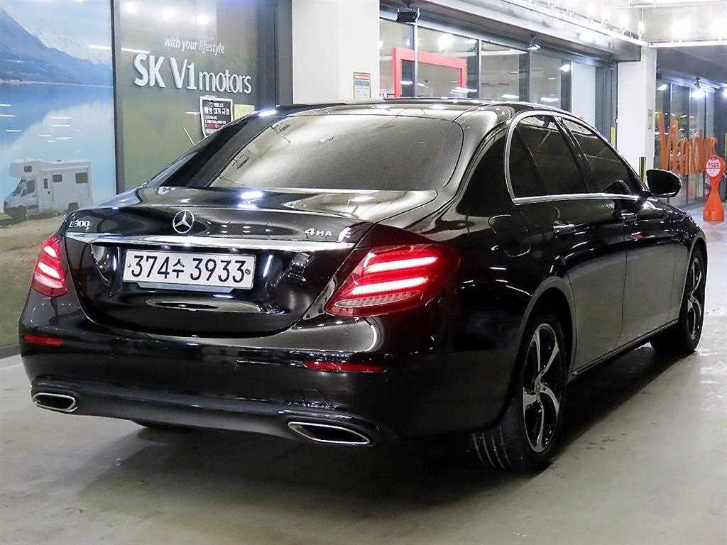 Mercedes Benz E class - Vista 4