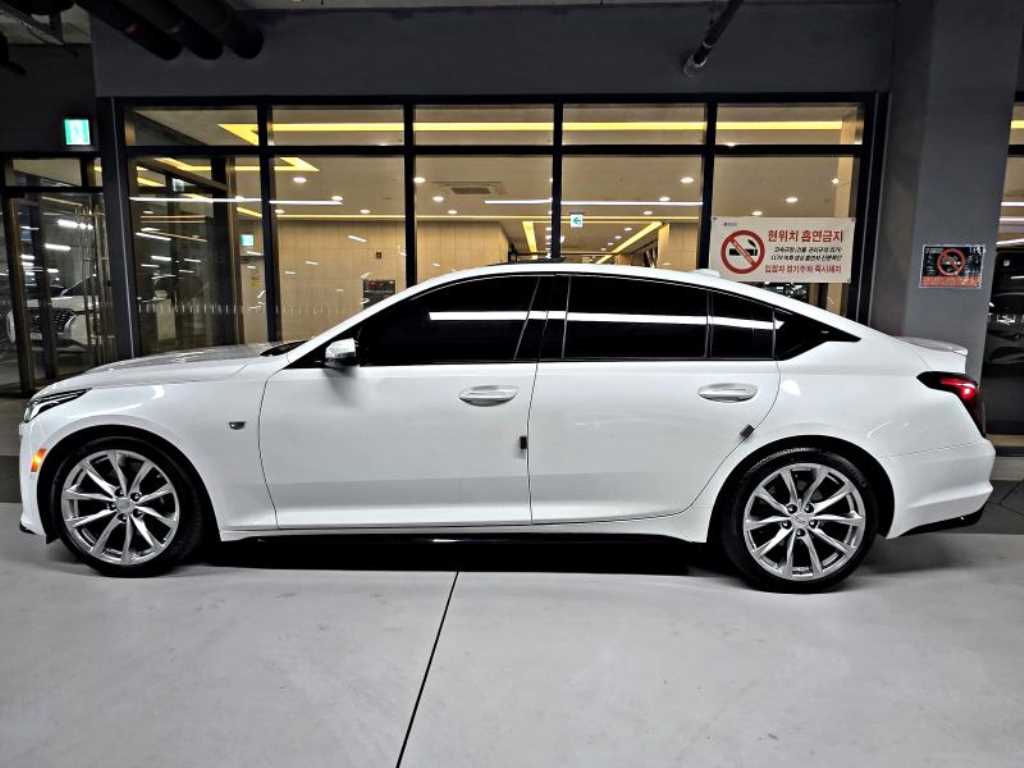 Cadillac CT5 - Vista 3