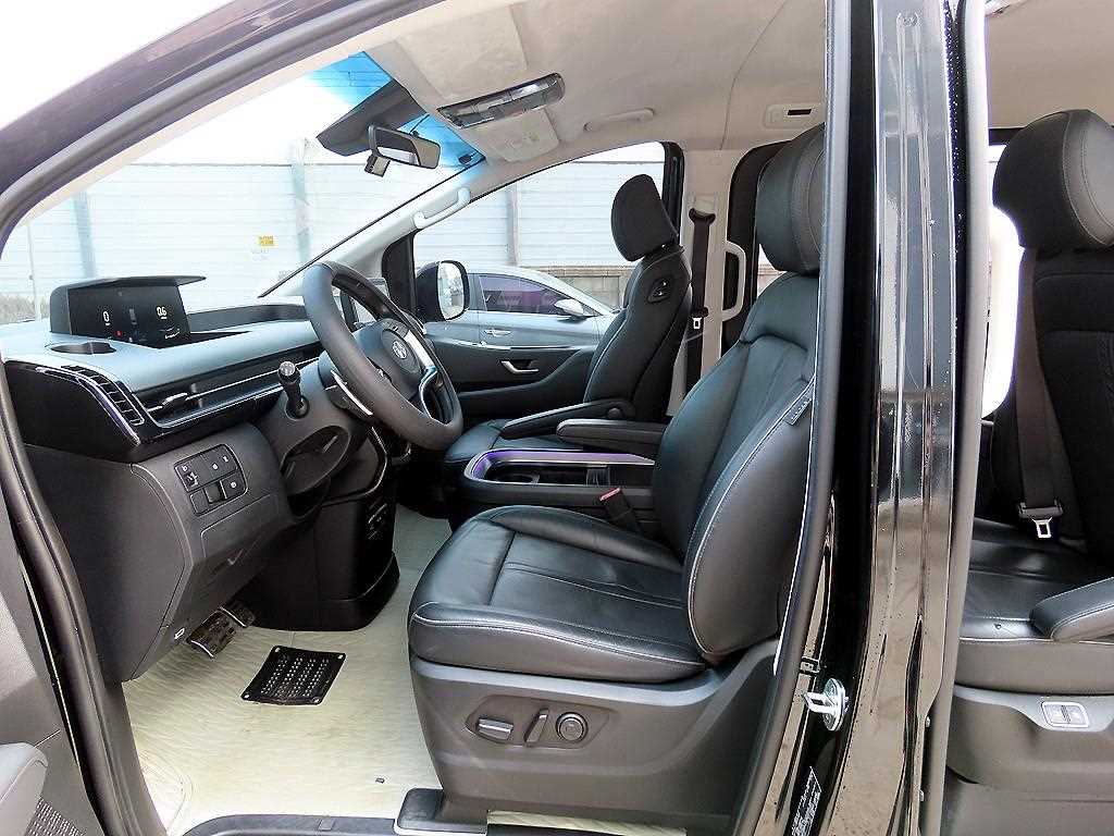 HYUNDAI Staria - Vista 5