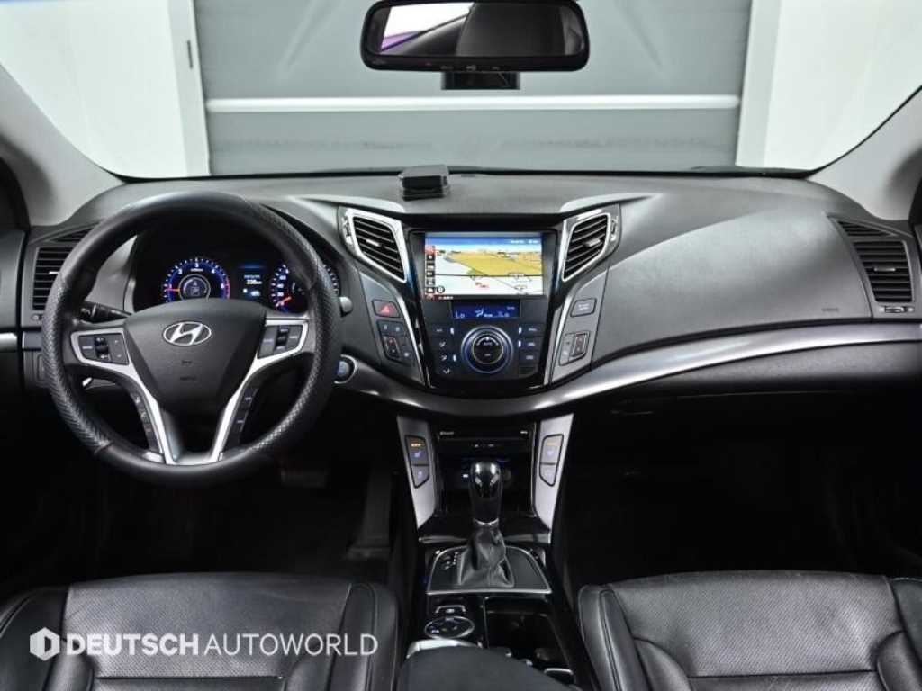 HYUNDAI i40 - Vista 7