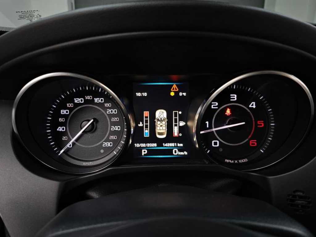 Jaguar XE - Vista 8