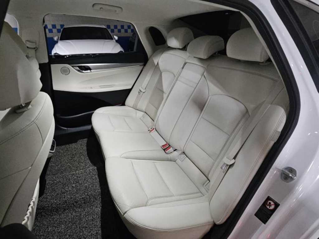 HYUNDAI Grandeur - Vista 7