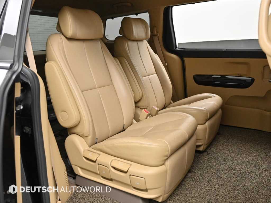 KIA Carnival - Vista 12