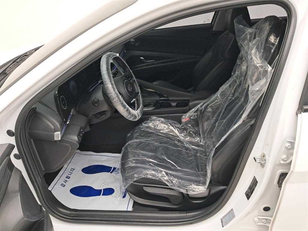 HYUNDAI Avante - Vista 11