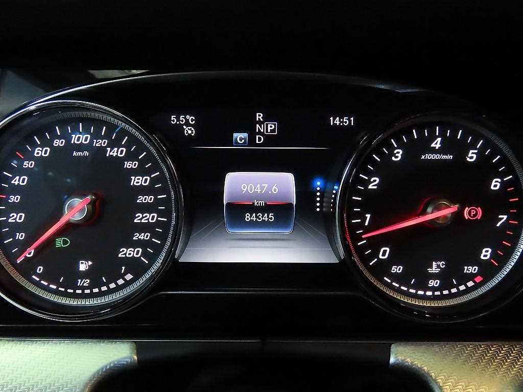 Mercedes Benz E class - Vista 9