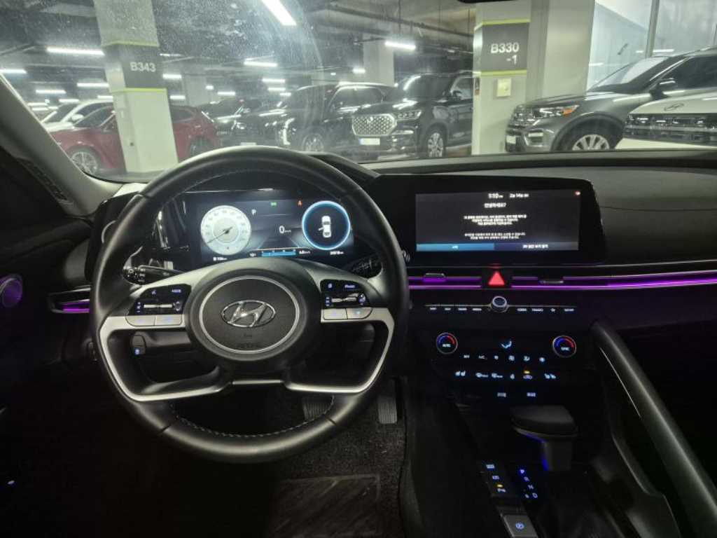 HYUNDAI Avante - Vista 5