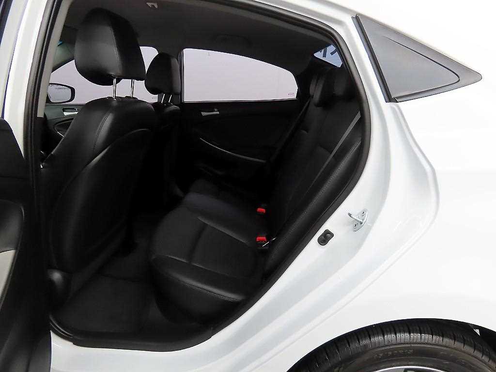 HYUNDAI Accent - Vista 6