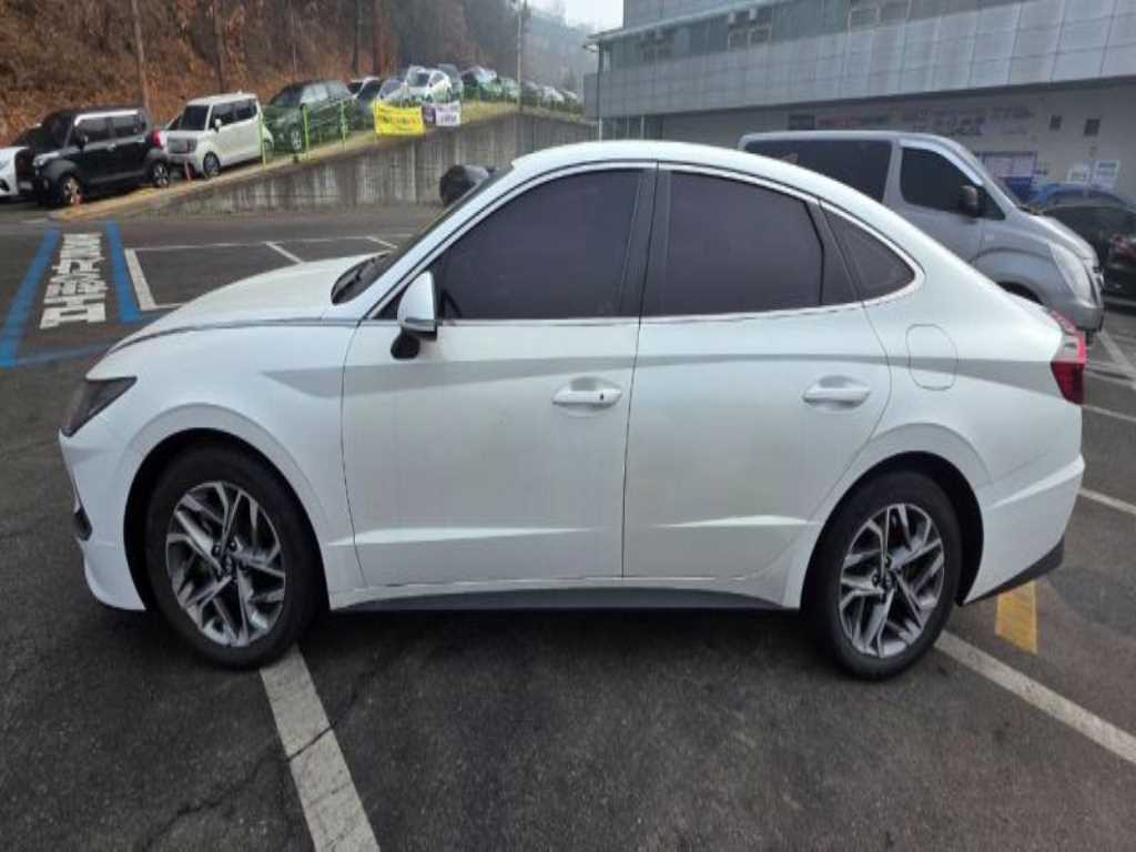 HYUNDAI Sonata - Vista 3