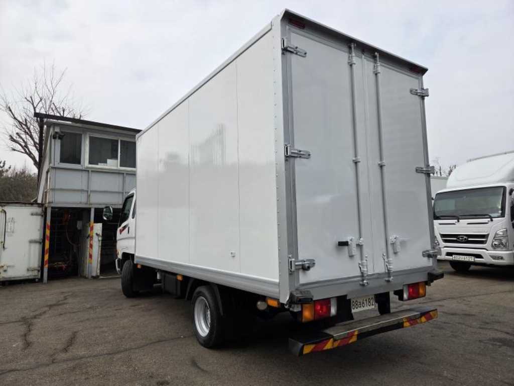 medium and large cargo truck - Vista 12