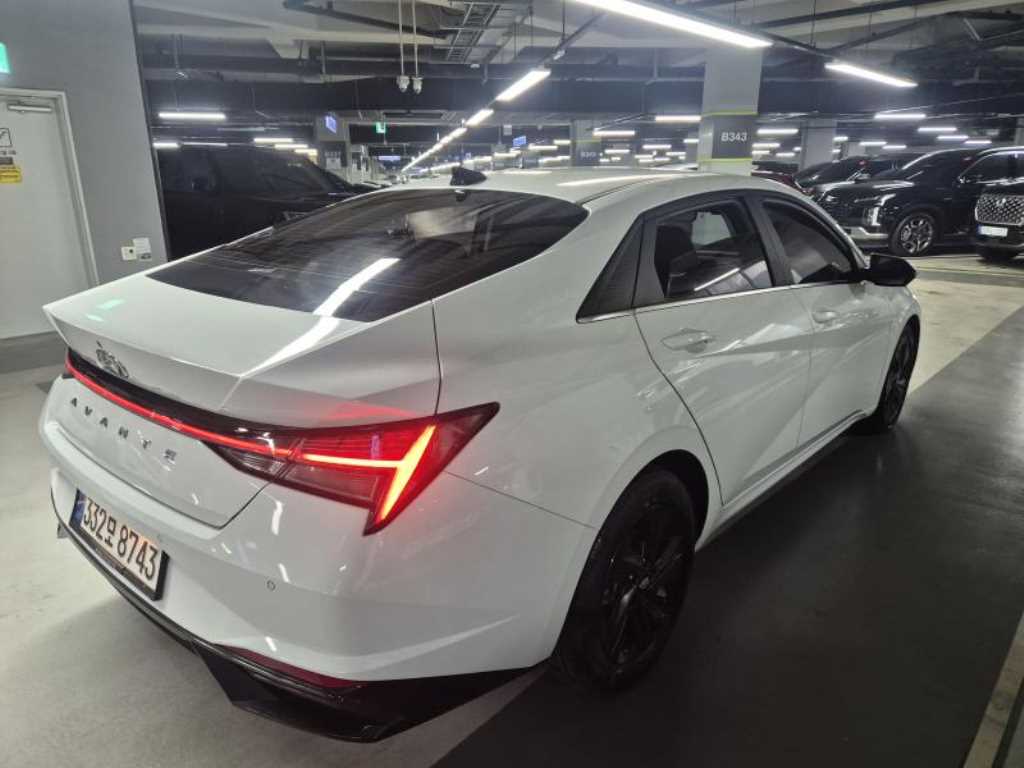 HYUNDAI Avante - Vista 4