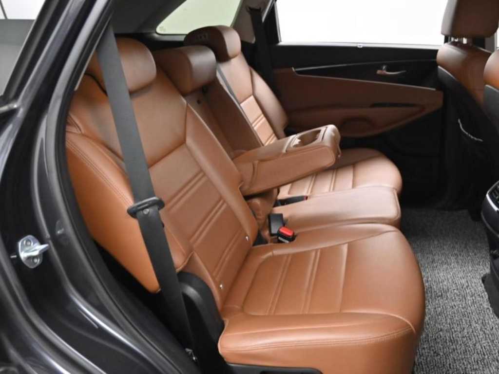 KIA Sorento - Vista 12