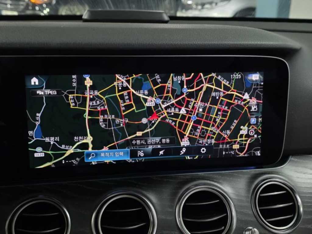 Mercedes Benz E class - Vista 11