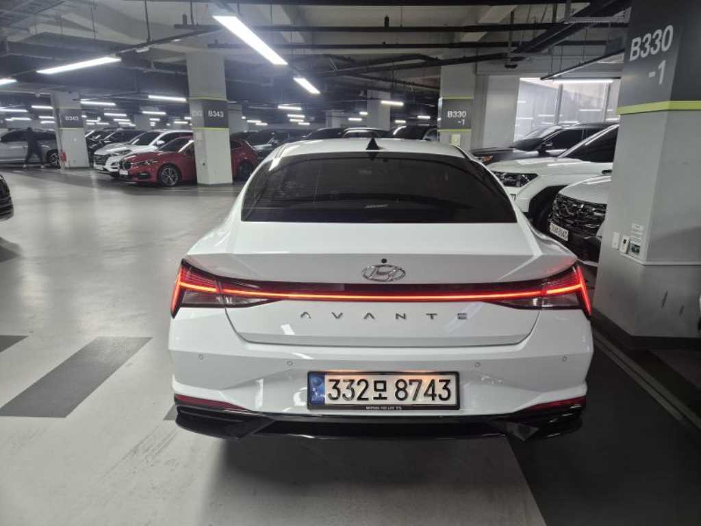 HYUNDAI Avante - Vista 3