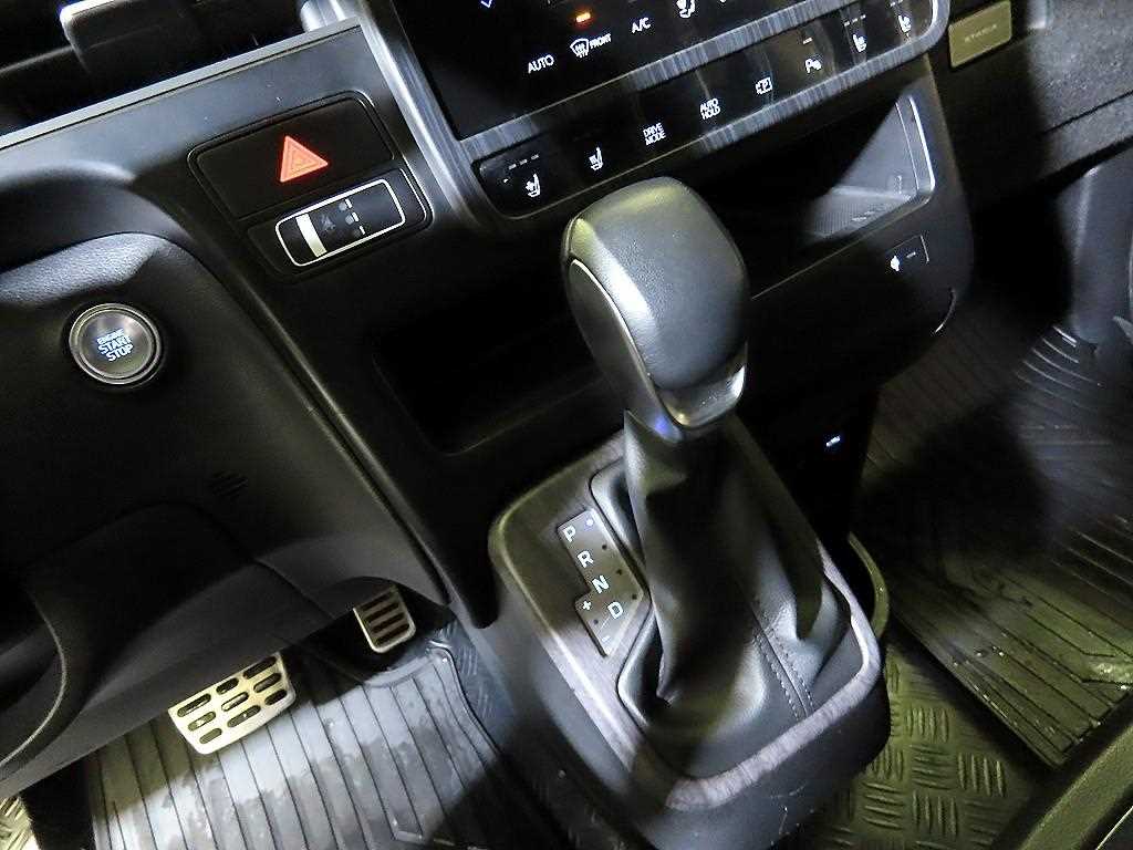 HYUNDAI Staria - Vista 12