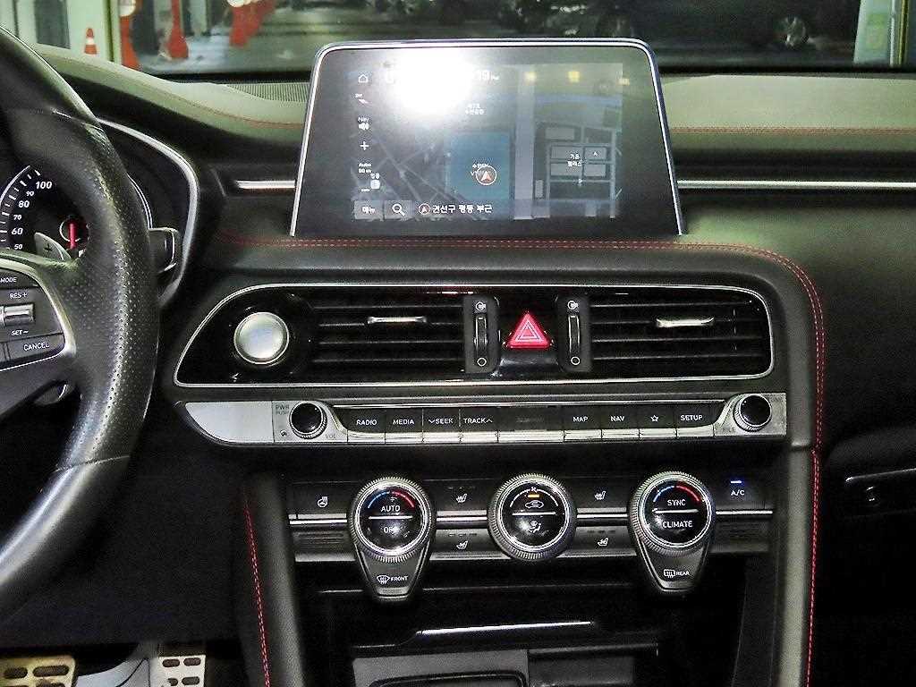 Genesis G70 - Vista 11