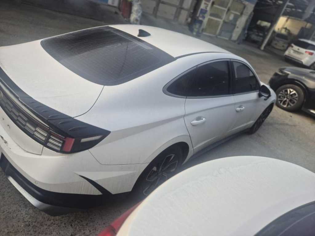 HYUNDAI Sonata - Vista 4