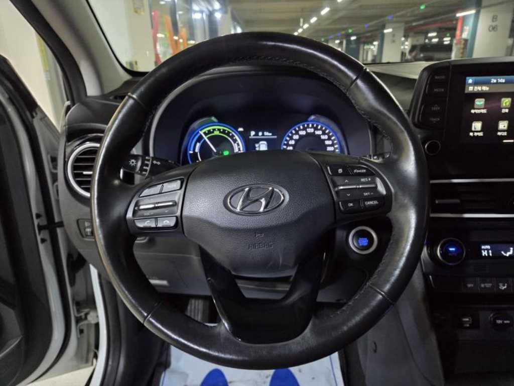 HYUNDAI Kona - Vista 10