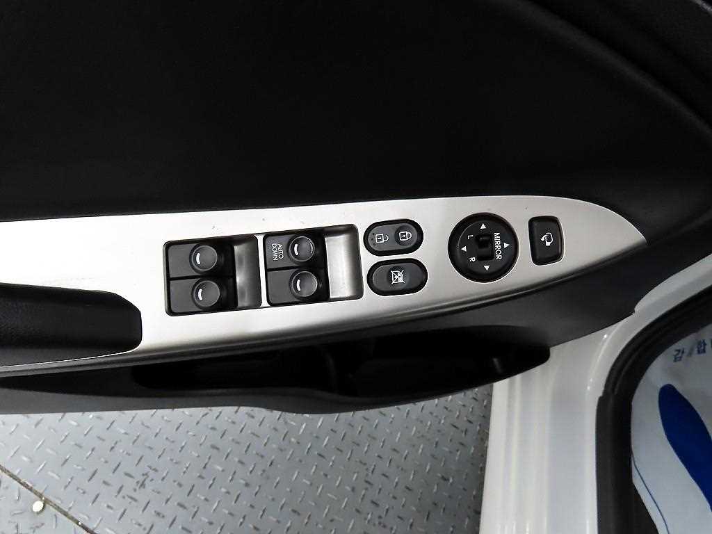 HYUNDAI Accent - Vista 11