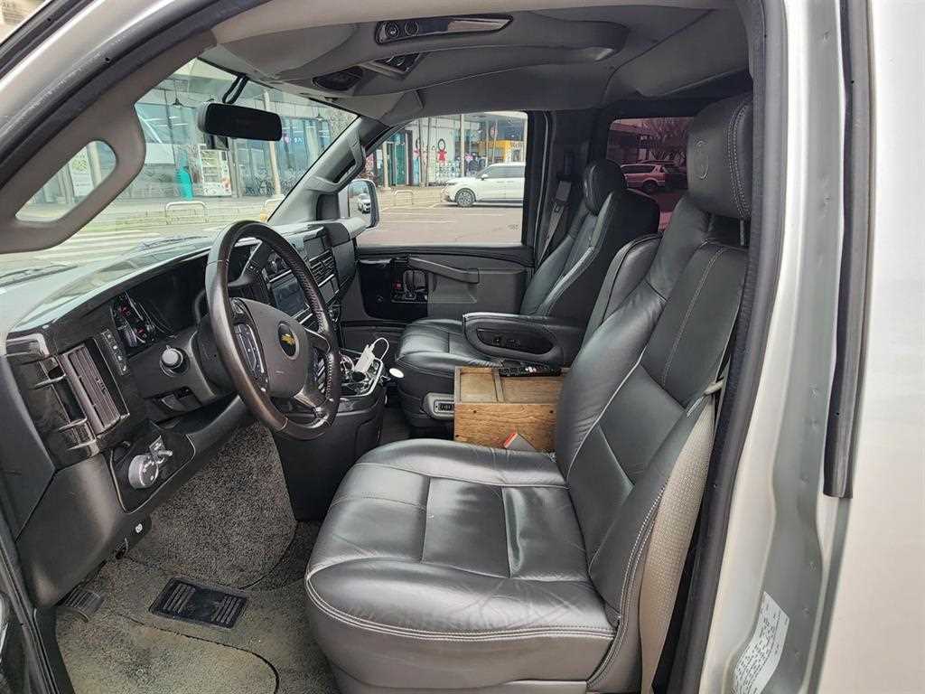 Chevrolet Express van 2017 Plateado - Importación desde Corea - HF Imports Iquique - Foto 16