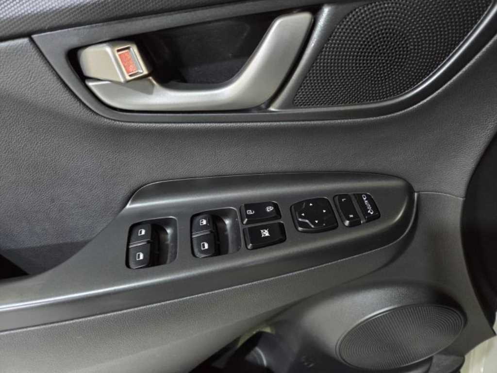 HYUNDAI Kona - Vista 11