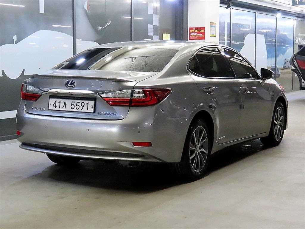 Lexus ES - Vista 4