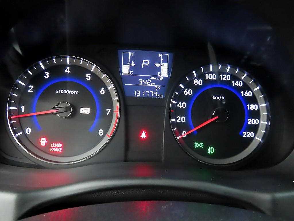 HYUNDAI Accent - Vista 8