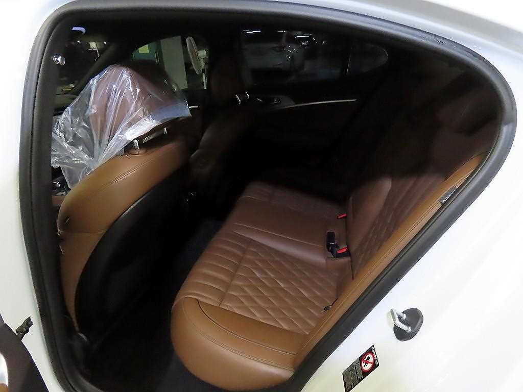 Genesis G70 - Vista 7