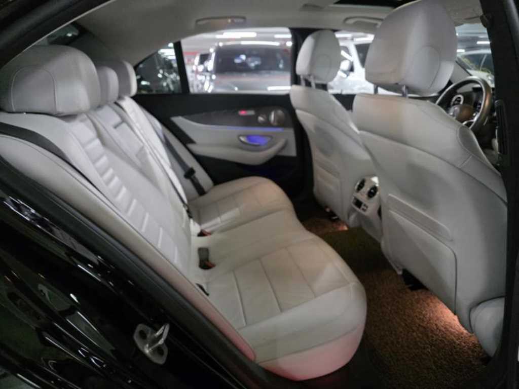 Mercedes Benz E class - Vista 9