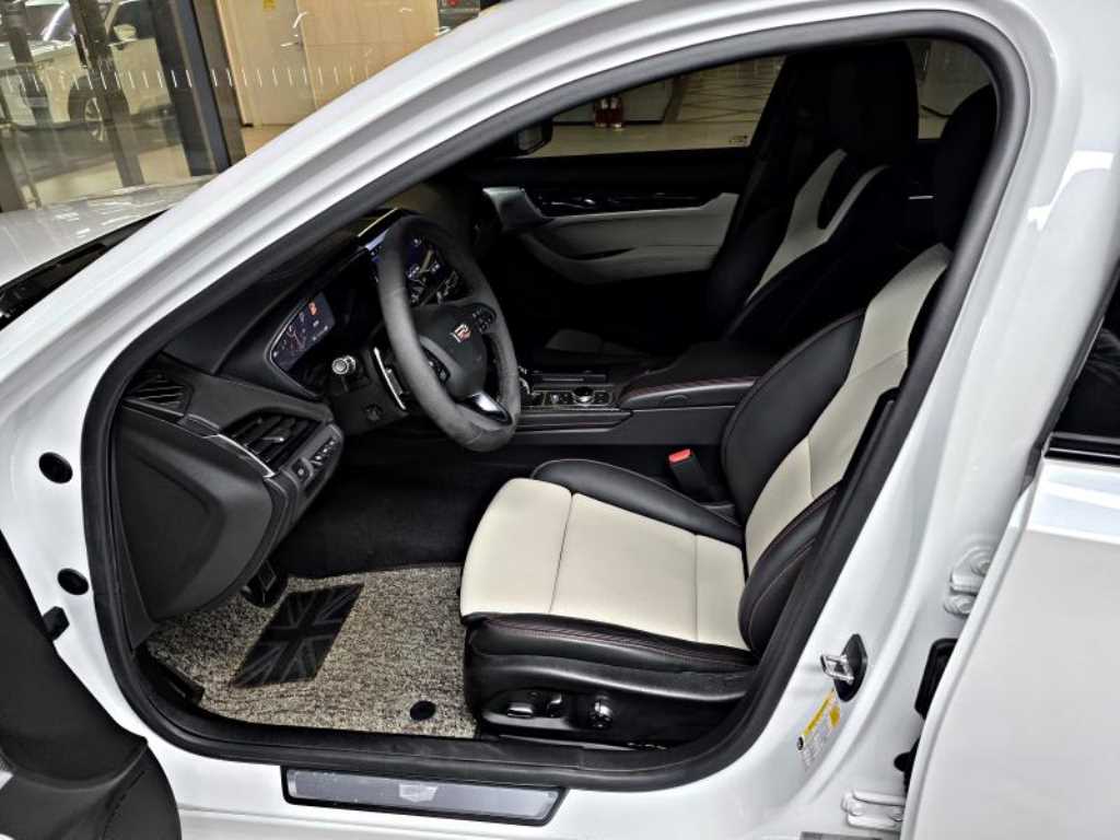 Cadillac CT5 - Vista 7