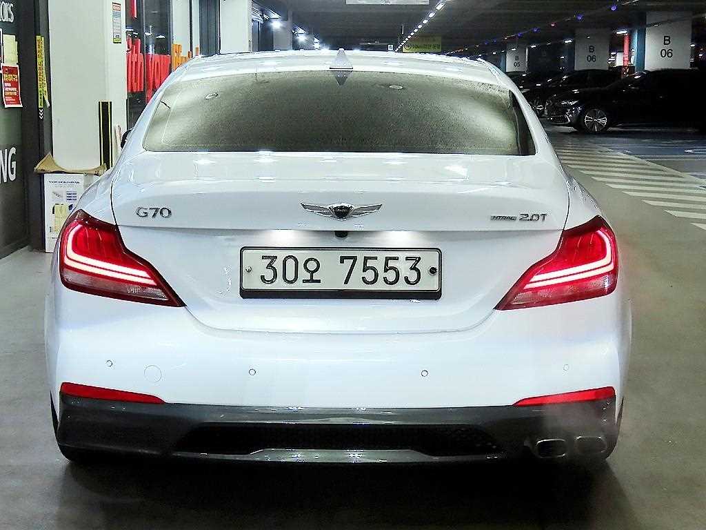 Genesis G70 - Vista 5