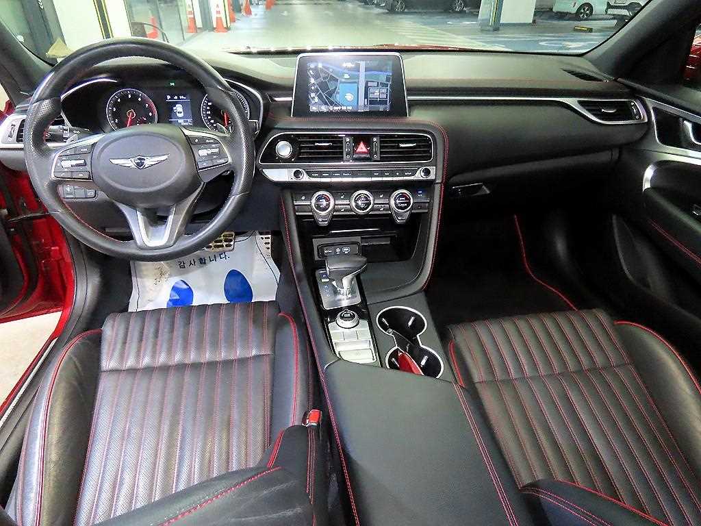 Genesis G70 - Vista 10