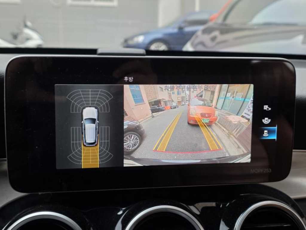 Mercedes Benz GLC Class - Vista 12