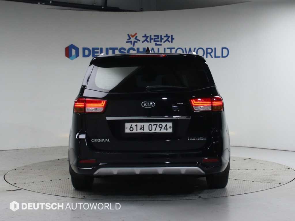 KIA Carnival - Vista 4