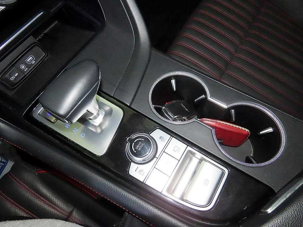 Genesis G70 - Vista 12