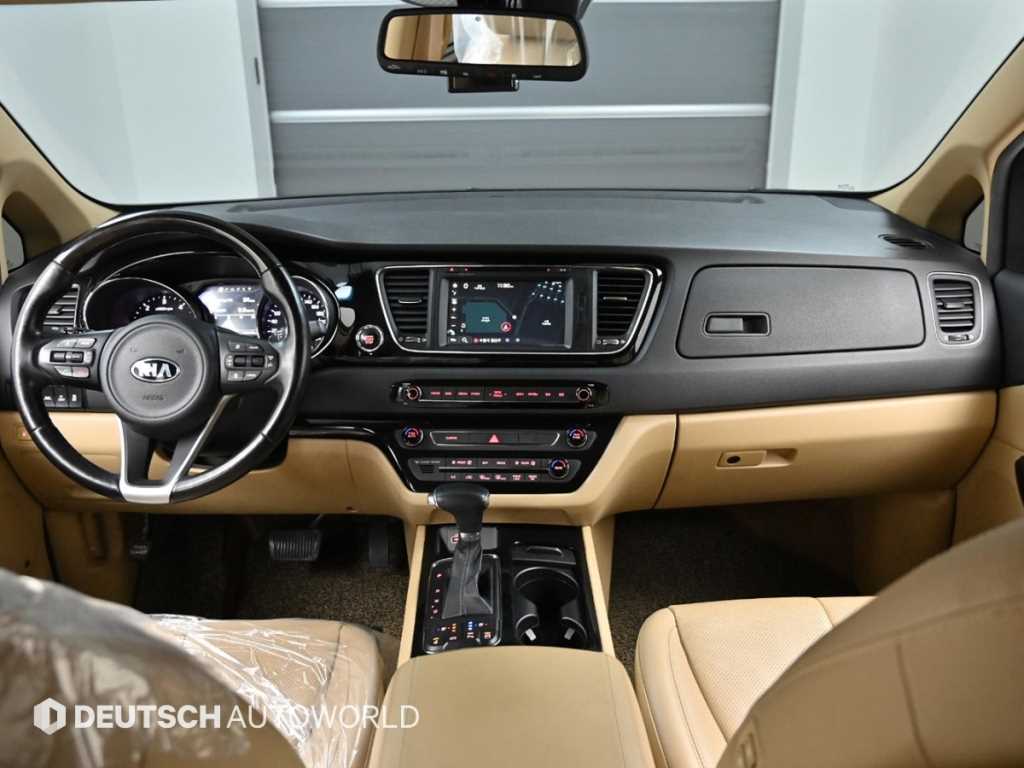KIA Carnival - Vista 7
