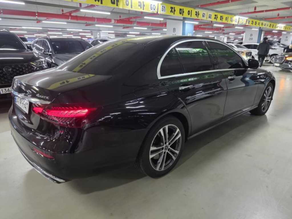 Mercedes Benz E class - Vista 5