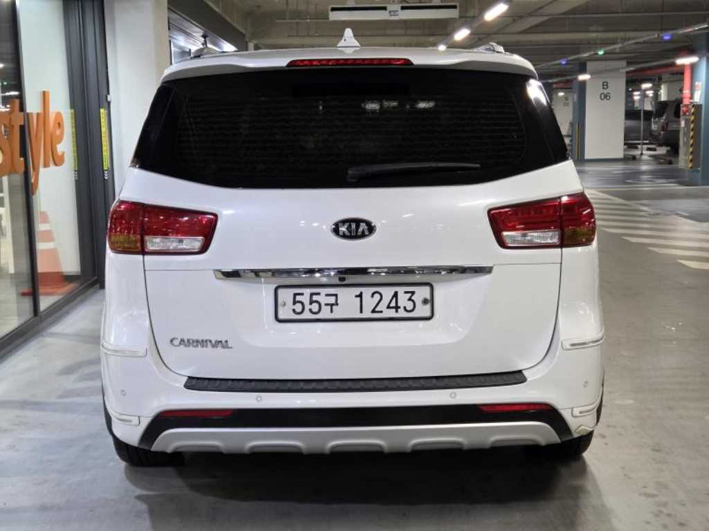 KIA Carnival - Vista 5