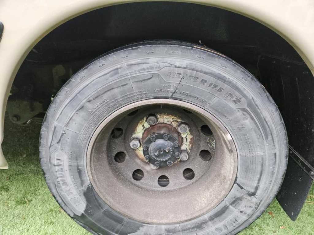 medium and large bus Hyundai bus - Vista 5