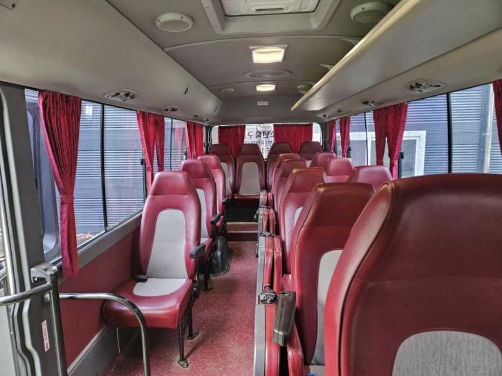 medium and large bus Hyundai bus - Vista 3